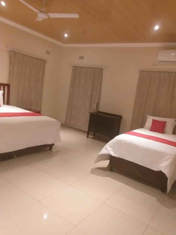 Pillacol Guest House Victoria Falls Exterior photo