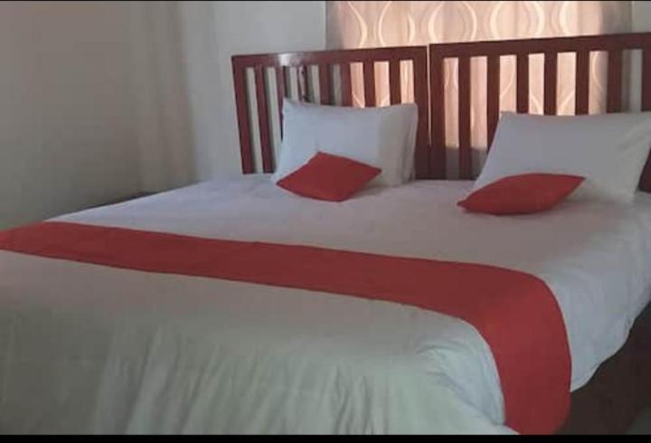 Pillacol Guest House Victoria Falls Exterior photo